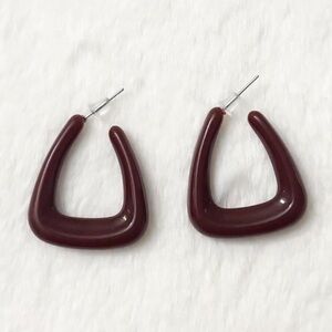 5/$15 🩷 MUST BUNDLE Classic Geometric Burgundy Resin Hoop Earrings